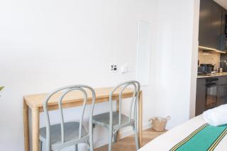 Paarl Superior Studio 231 - With Onsite Parking & Comforts - 5