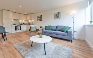 Stylish 2BR Apartment at Trinity Point Gravesend - 4