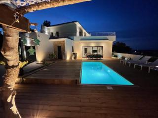 Modern villa with sea view - 0