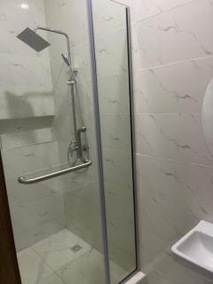 Bright white house studio apartment - 5