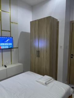 Bright white house studio apartment - 4