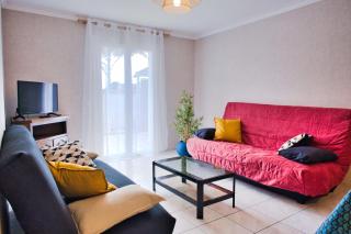 Family house with beautiful garden - 9