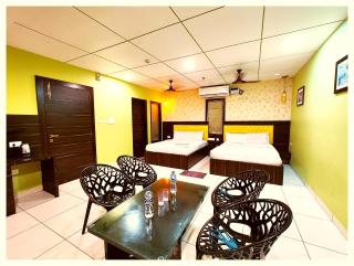 Hotel Pearl Royal # Crown Puri Near Jagannath Temple & Puri Beach # Fully Air Conditioning #Restaurant -Free Wi-Fi # Parking -Top Rated Hotel In Puri - 2