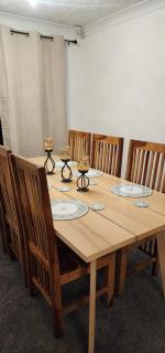 Tartan Nest- Entire house- Sleeps 8 guests - 2