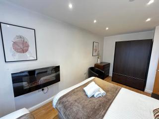 Secure 2BD Retreat: Modern Comfort in Privacy - 2