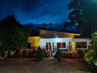 Castro's Hideway Residence - - 0