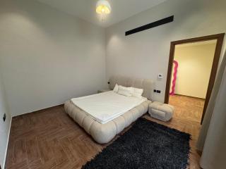 Cozy stay near auc with Private entrance - 2