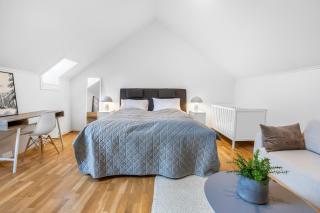 Stay Tromsø -Spacious 3BD Two-Level Apartment - 2
