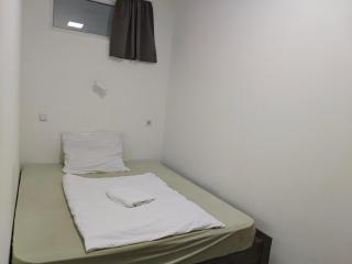 Spacious Worker Apartments with Rooftop Terrace - Up to 21 Guests - 9