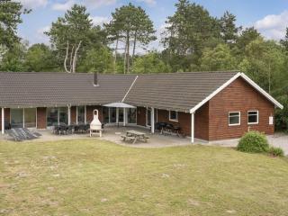 Holiday Home Lottje - 300m from the sea by Interhome - 3