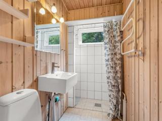 Holiday Home Tineke - 200m from the sea by Interhome - 1