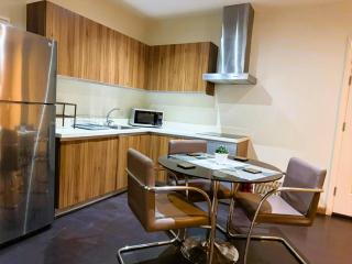 Makati Penthouse 2 bedroom with balcony City View - 2