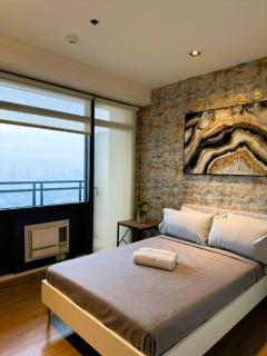 Makati Penthouse 2 bedroom with balcony City View - 1