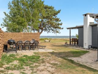 Holiday Home Sigurd - 20m from the sea by Interhome - 1