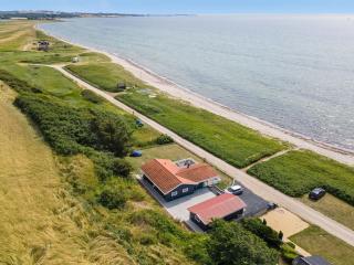 Holiday Home Arnwith - 20m from the sea by Interhome - 8