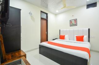 OYO Hotel Gold - 1