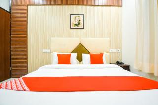 OYO Hotel Gold - 8