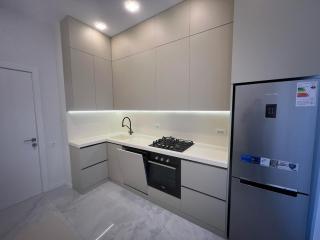 Central Baku 1BR Apartment with Park View - 3