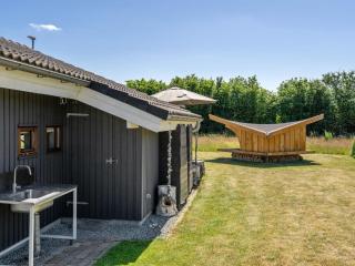 Holiday Home Ela - 500m from the sea by Interhome - 4