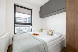 Light Grey Apartment in Cracow with Furnished Balcony by Noclegi Renters - 9