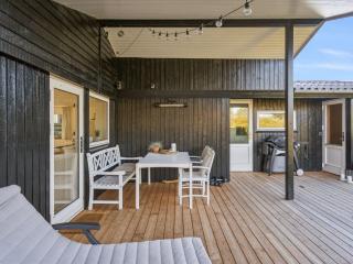 Holiday Home Pedersen - 50m from the sea by Interhome - 5