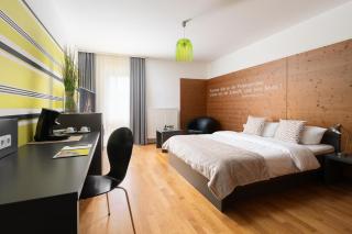 Hotel CampusZwei Komfortable Doppelzimmer & Apartments mit Küche Zentral in Ludwigsburg ideal für Business & Langzeitaufenthalte optional mit Frühstück - Ludwigsburg - 9