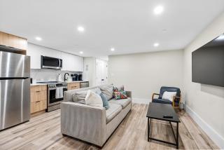 2-Bedroom Garden Suite, Private Entrance & Washer & Dryer, U Street - 0