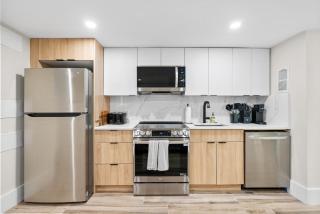 2-Bedroom Garden Suite, Private Entrance & Washer & Dryer, U Street - 5