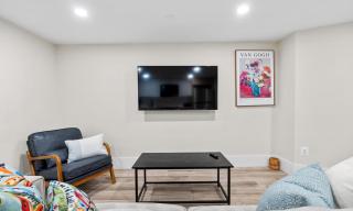 2-Bedroom Garden Suite, Private Entrance & Washer & Dryer, U Street - 2