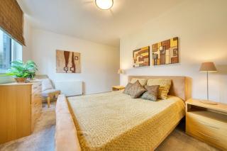 Lovely 2 bed Water Front Apartment - 2