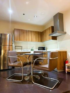 Makati city 2 bedroom penthouse with balcony - 6