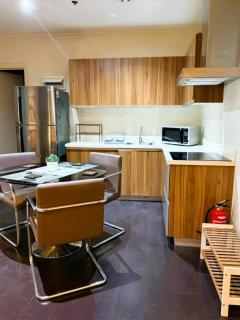 Makati city 2 bedroom penthouse with balcony - 5