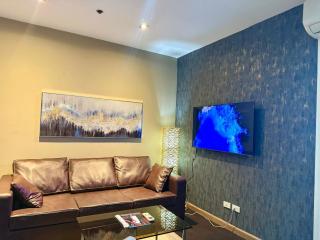 Makati city 2 bedroom penthouse with balcony - 4