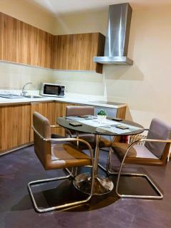 Makati city 2 bedroom penthouse with balcony - 1