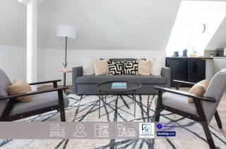 Beautiful 2BDR Apartment By Homestyles Hosts Short Lets & Serviced Accommodation Stratford With Free WiFi & Free Parking - 0