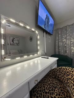 2BR King and Queen beds Games Stadium 6Flags Airport - 8