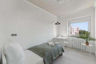 CREW BEDS - APARTMENT in Wolfsburg for 7 People - 75m2, 3x Bedroom, 7x Single Bed, Free Kaffee, WiFi & Parking - 24h CHECK IN #WOB03 - 8