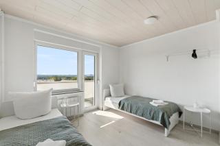 CREW BEDS - APARTMENT in Wolfsburg for 7 People - 75m2, 3x Bedroom, 7x Single Bed, Free Kaffee, WiFi & Parking - 24h CHECK IN #WOB03 - 7