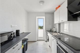 CREW BEDS - APARTMENT in Wolfsburg for 7 People - 75m2, 3x Bedroom, 7x Single Bed, Free Coffee, WiFi & Parking - 24h CHECK IN #WOB03 - 0