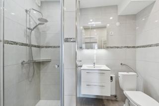 CREW BEDS - APARTMENT in Wolfsburg for 7 People - 75m2, 3x Bedroom, 7x Single Bed, Free Kaffee, WiFi & Parking - 24h CHECK IN #WOB03 - 1