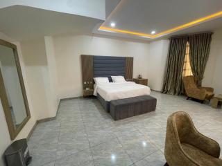 Uniglobe Hotel and Apartments - 9