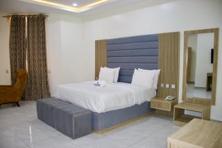 Uniglobe Hotel and Apartments - 7