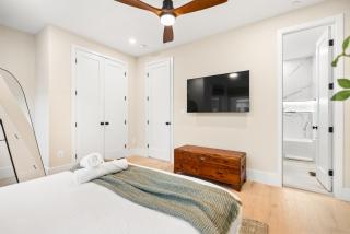 5-Bedroom Home with 2 Kitchens & Rooftop Deck, U Street and Shaw - 4