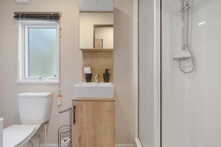 Beachy Lodge with Deck & Parking nr Ilfracombe - 1
