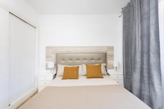Spacious 3-Bedroom Apartment with Pool & Balcony - Steps from Puerto Colón, Beach & All Local Attractions - 2