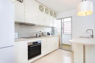 Spacious 3-Bedroom Apartment with Pool & Balcony - Steps from Puerto Colón, Beach & All Local Attractions - 7