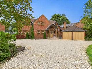 3000 SqFt Riverside Home Hot Tub & Mooring - 2