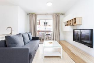 Spacious 3-Bedroom Apartment with Pool & Balcony - Steps from Puerto Colón, Beach & All Local Attractions - 5