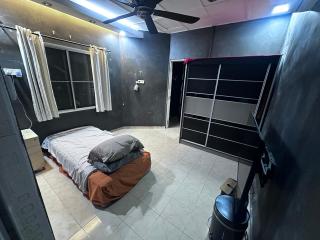 Women only master room - 0
