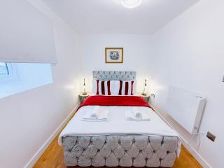 Gorgeous 1 bed flat, Sleeps 4, free Parking, Pet friendly, Pudsey, Leeds - 2